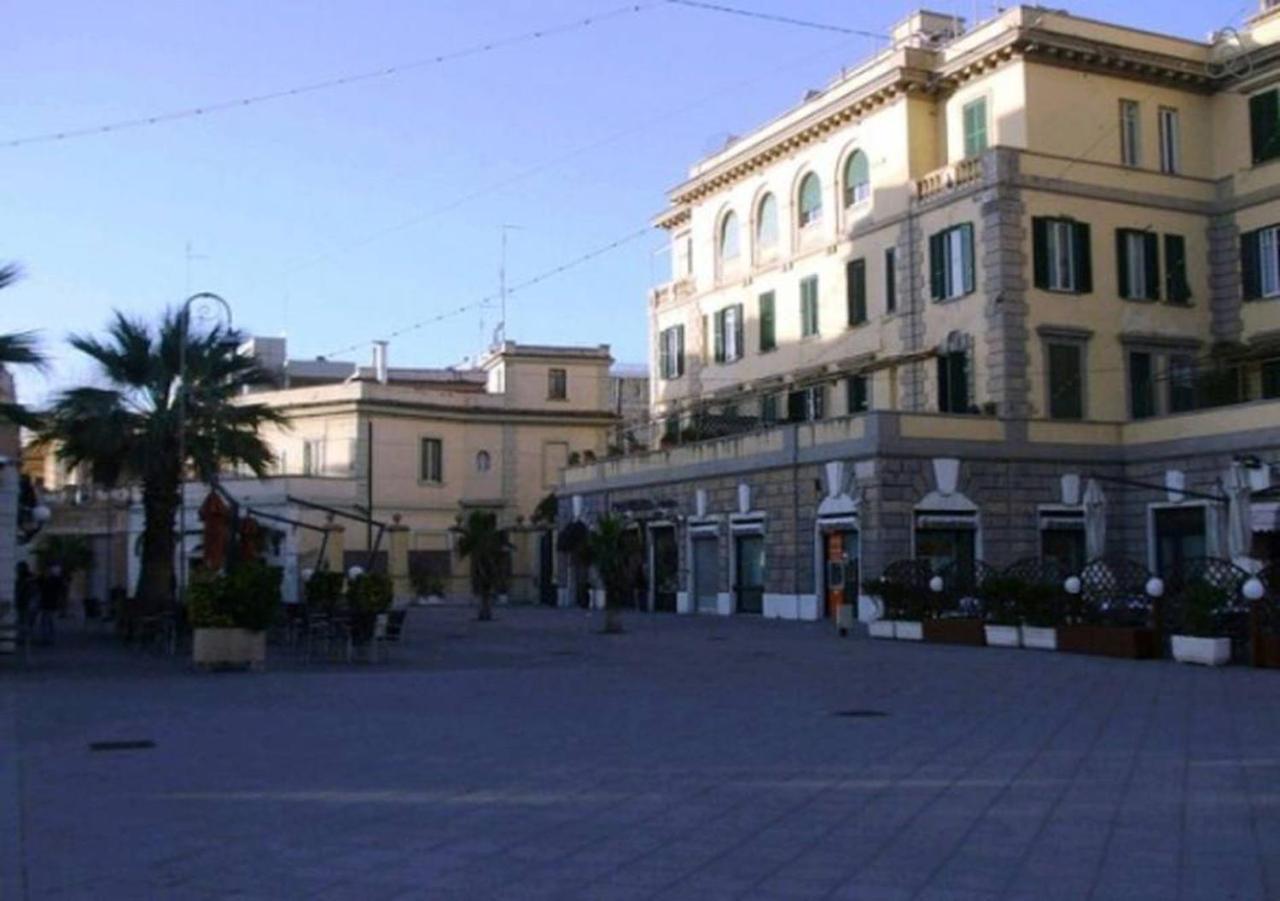 Delightful Apartment Close To The Center Lido di Ostia Bagian luar foto